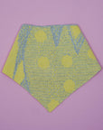 gestricktes Bandana in strahlendem gelb und hellem grau