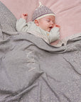 Babydecke mit Namen LILIMOON – personalisiertes Geschenk zur Geburt