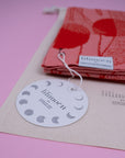 Entdecke unsere hochwertigen LILIMOON Babydecke 'ROSALIE': Hergestellt aus feinster italienischer Baumwolle und Kaschmir in Hamburg. Personalisiere deine Decke mit dem Wunschnamen deines Kindes.
