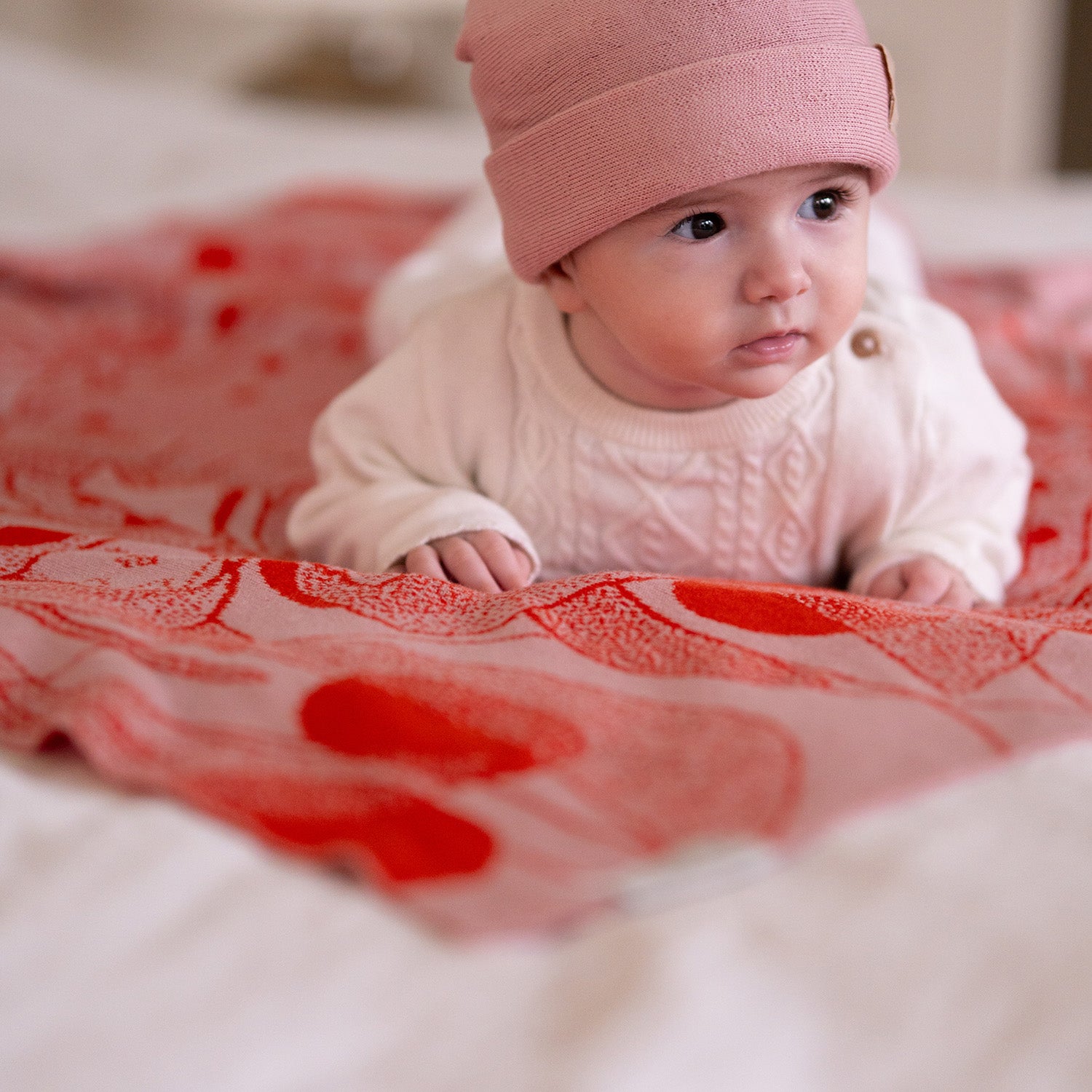 Entdecke unsere hochwertigen LILIMOON Babydecke 'ROSALIE': Hergestellt aus feinster italienischer Baumwolle und Kaschmir in Hamburg. Personalisiere deine Decke mit dem Wunschnamen deines Kindes.