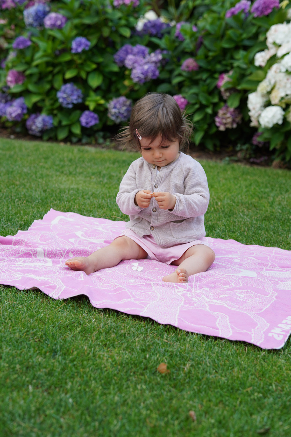 Babydecke mit Namen ROSALIE – personalisiertes Geschenk zur Geburt