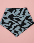 gestricktes bandana in dunkelblau und hellblau