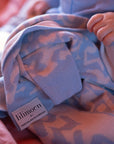 Personalisierte Babydecke Ocean aus Baumwolle mit Kaschmir in Hellblau und Cremeweiss. By LILIMOON