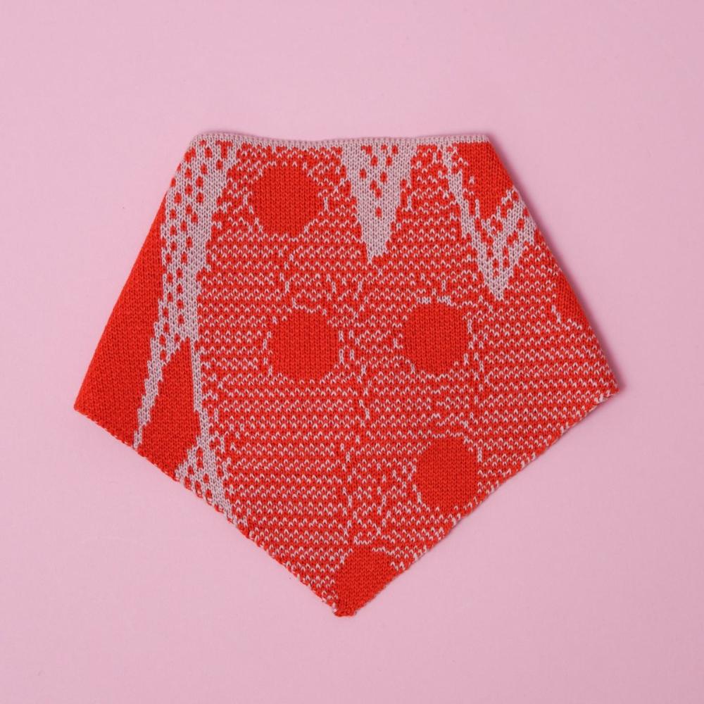 gestricktes Bandana in rot und rosa 