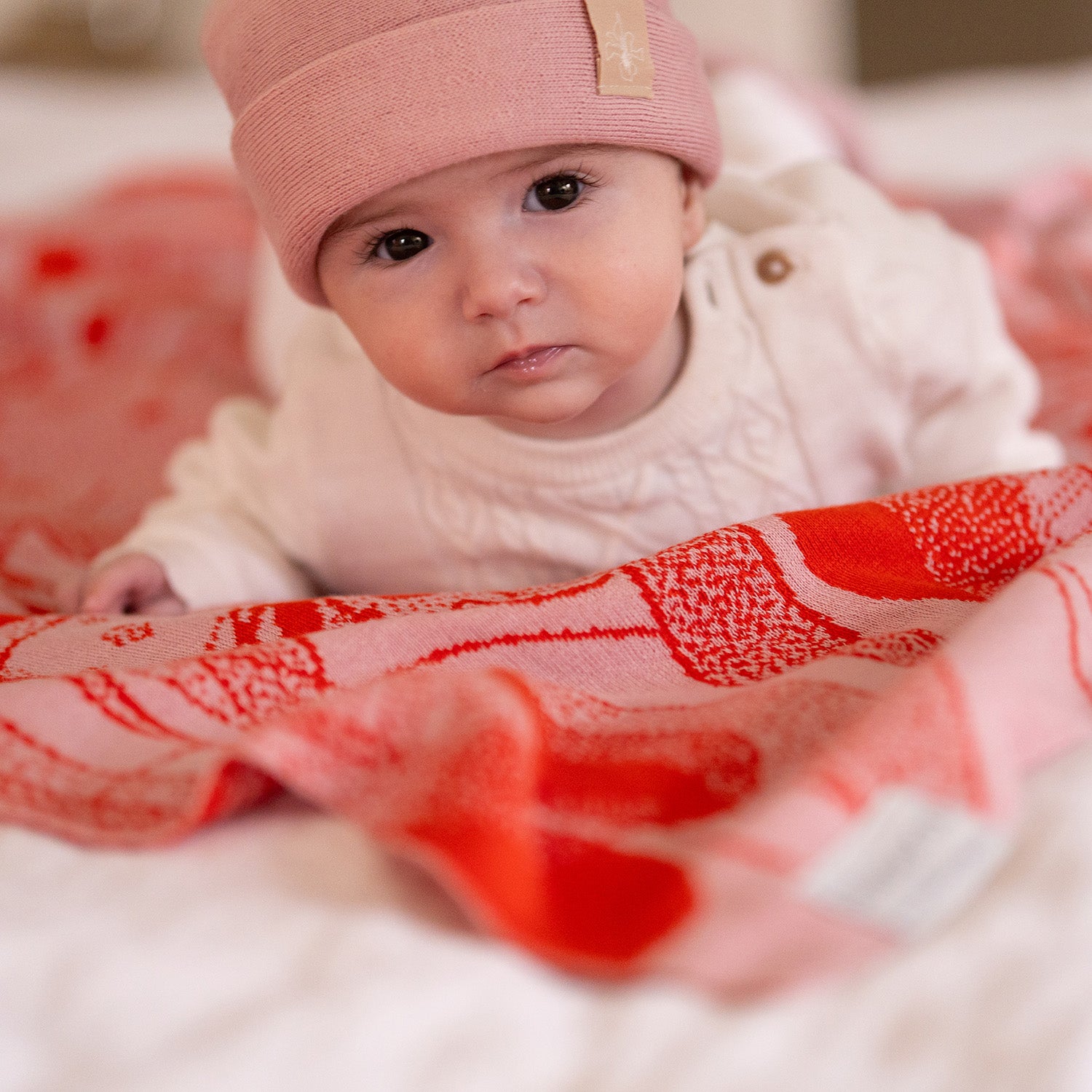 Entdecke unsere hochwertigen LILIMOON Babydecke &#39;ROSALIE&#39;: Hergestellt aus feinster italienischer Baumwolle und Kaschmir in Hamburg. Personalisiere deine Decke mit dem Wunschnamen deines Kindes. 