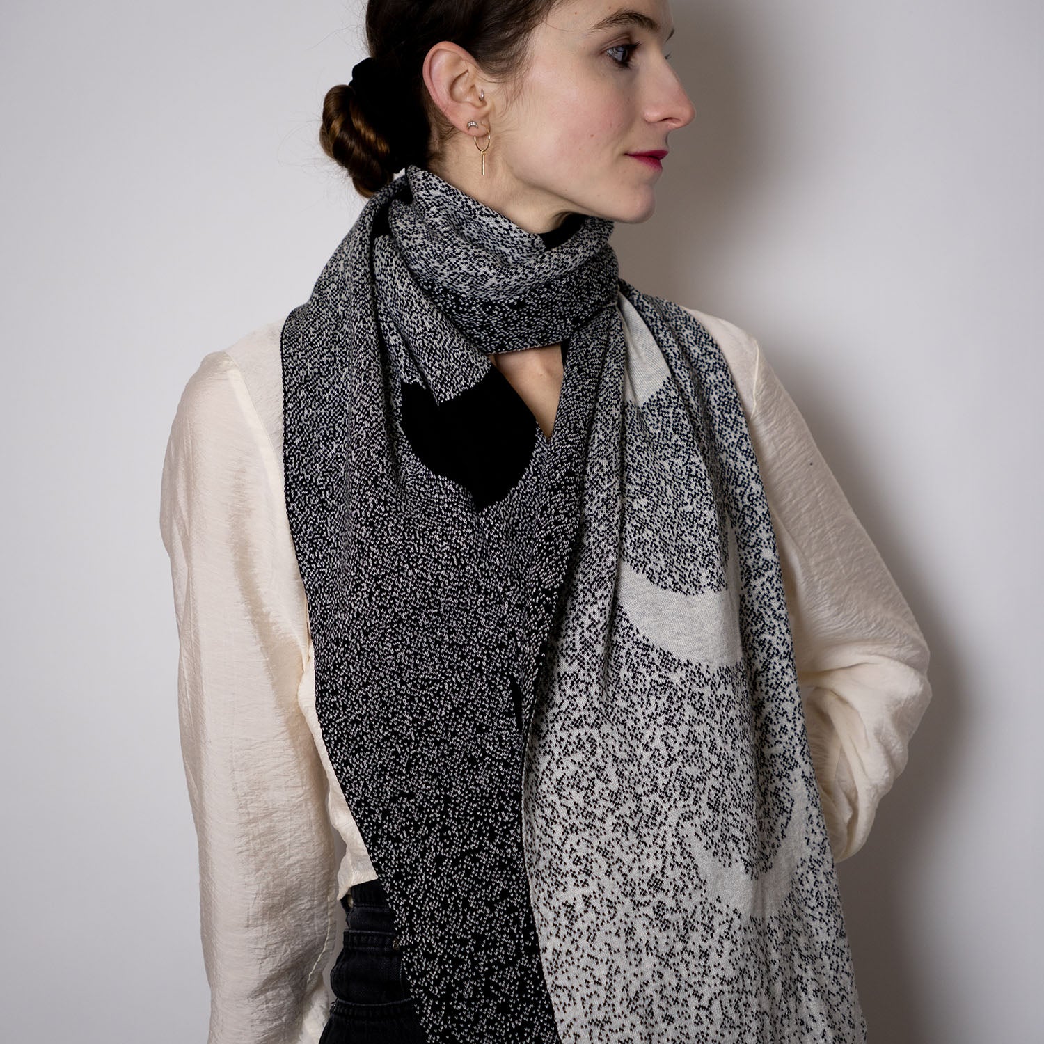 Scarf &#39;MOON&#39; with cashmere and silk 